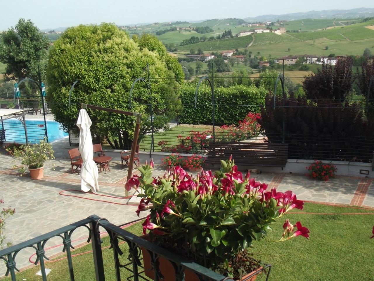 Locanda Del Boscogrande Montegrosso dʼAsti Exterior foto
